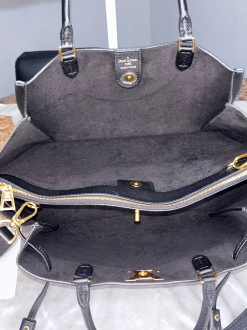 Louis Vuitton Lockmeto Black Leather Tote 🖤